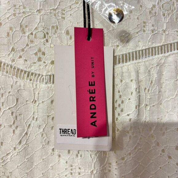 NWT Andree by Unit Peplum Top Womens Medium White Sleeveless Eyelet Embroidered - Picture 6 of 9